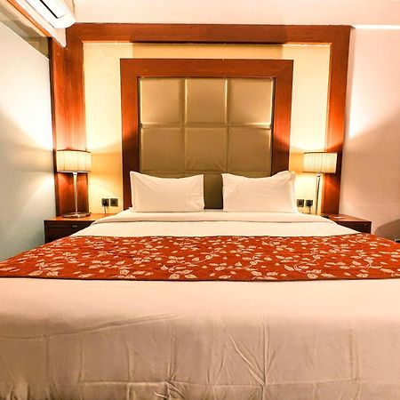 The Sky Imperial, Thaltej Hotel Ahmedabad Eksteriør billede