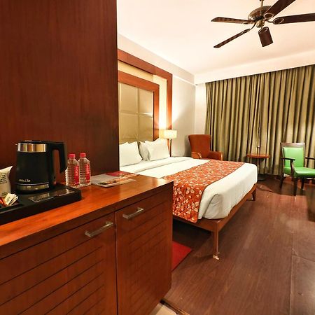The Sky Imperial, Thaltej Hotel Ahmedabad Eksteriør billede