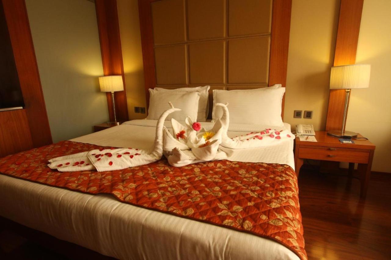 The Sky Imperial, Thaltej Hotel Ahmedabad Eksteriør billede