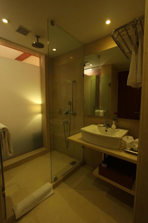 The Sky Imperial, Thaltej Hotel Ahmedabad Eksteriør billede