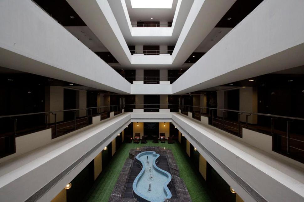 The Sky Imperial, Thaltej Hotel Ahmedabad Eksteriør billede