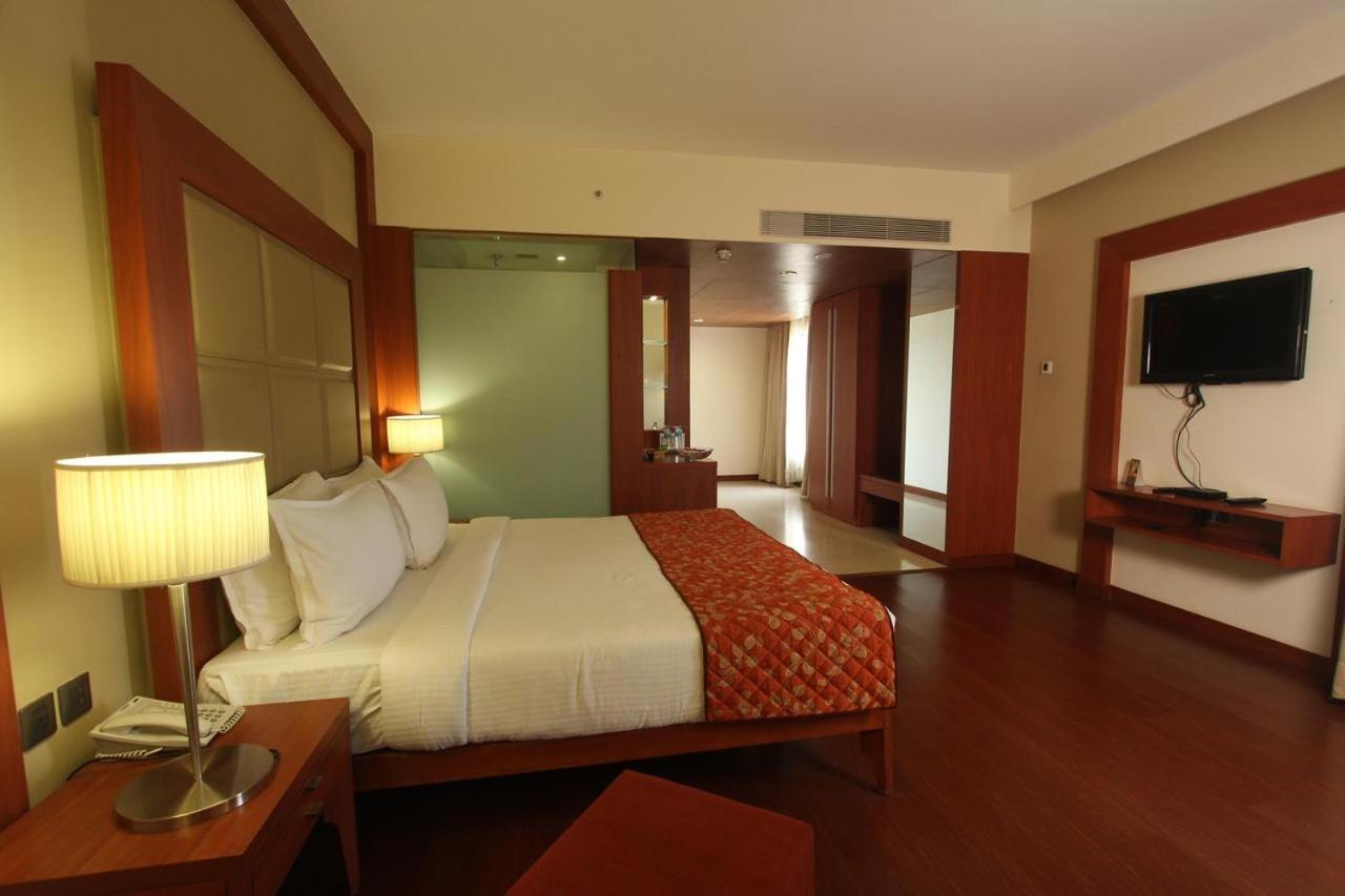 The Sky Imperial, Thaltej Hotel Ahmedabad Eksteriør billede