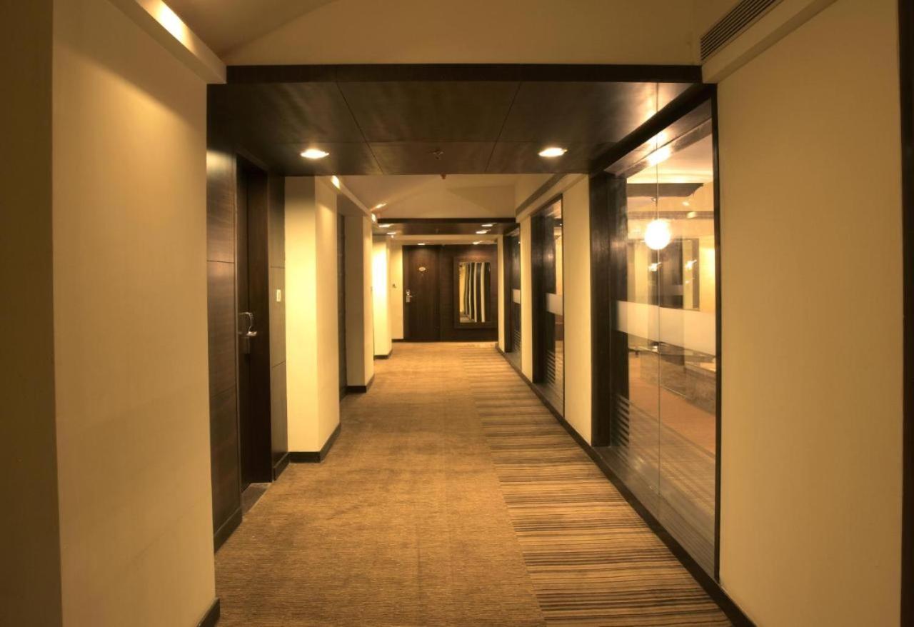 The Sky Imperial, Thaltej Hotel Ahmedabad Eksteriør billede