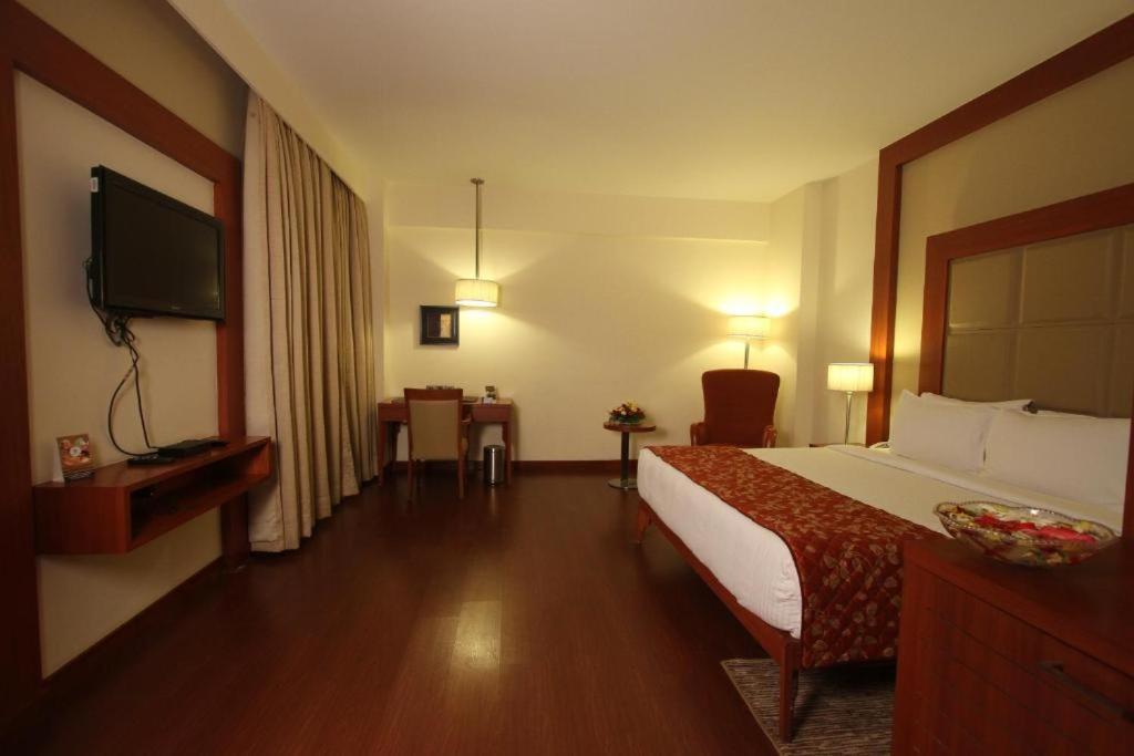 The Sky Imperial, Thaltej Hotel Ahmedabad Eksteriør billede
