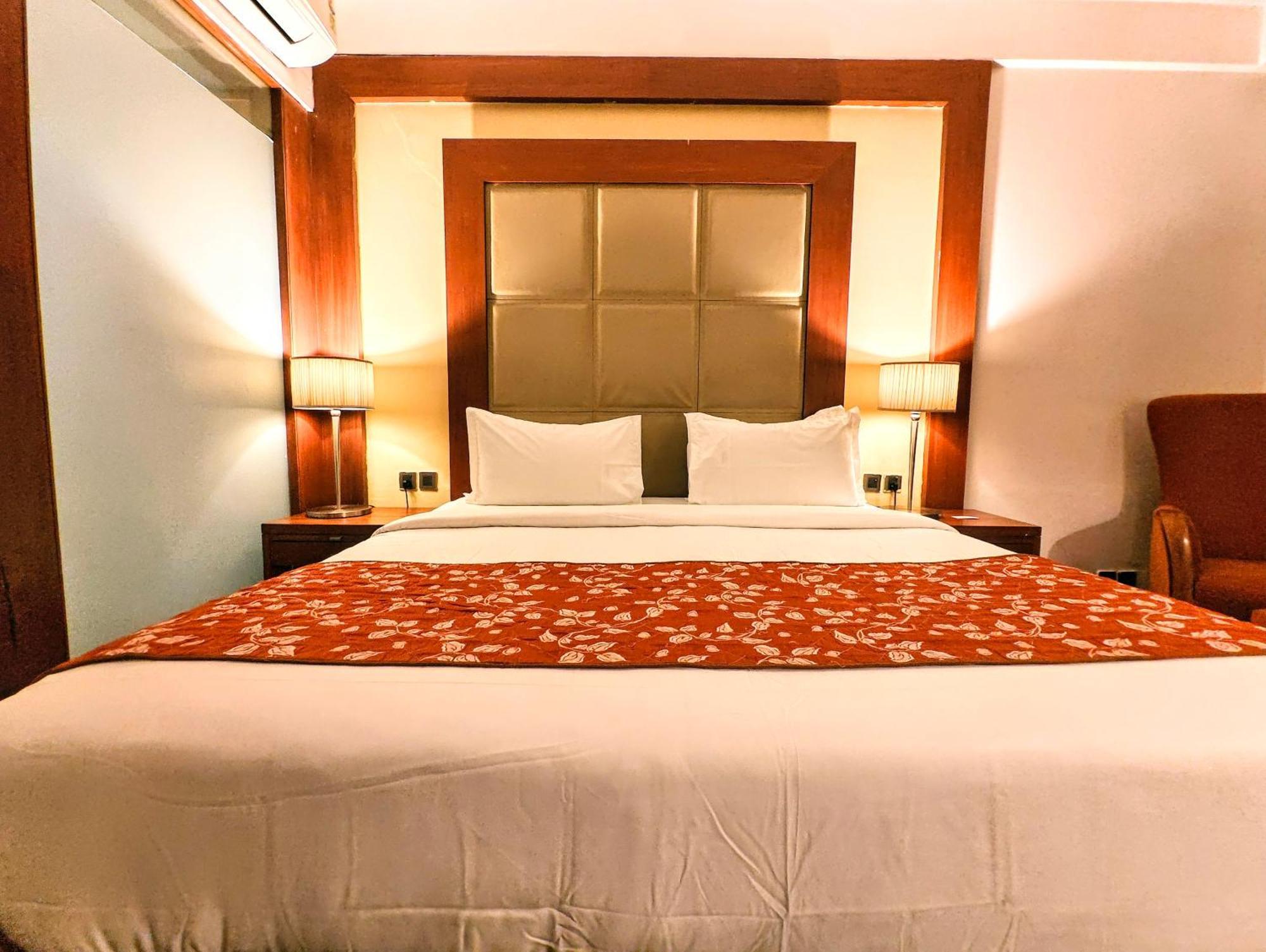 The Sky Imperial, Thaltej Hotel Ahmedabad Eksteriør billede