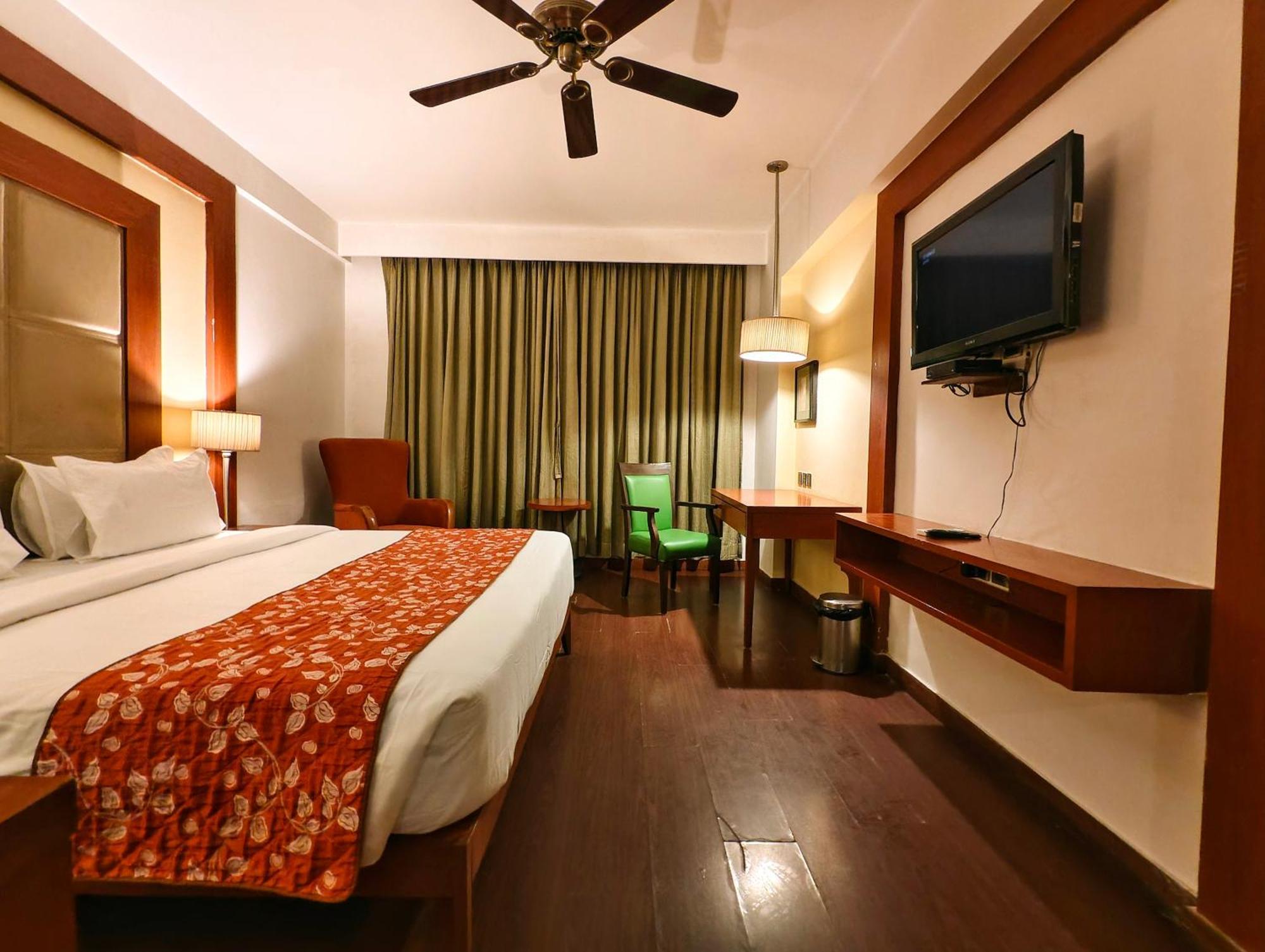 The Sky Imperial, Thaltej Hotel Ahmedabad Eksteriør billede